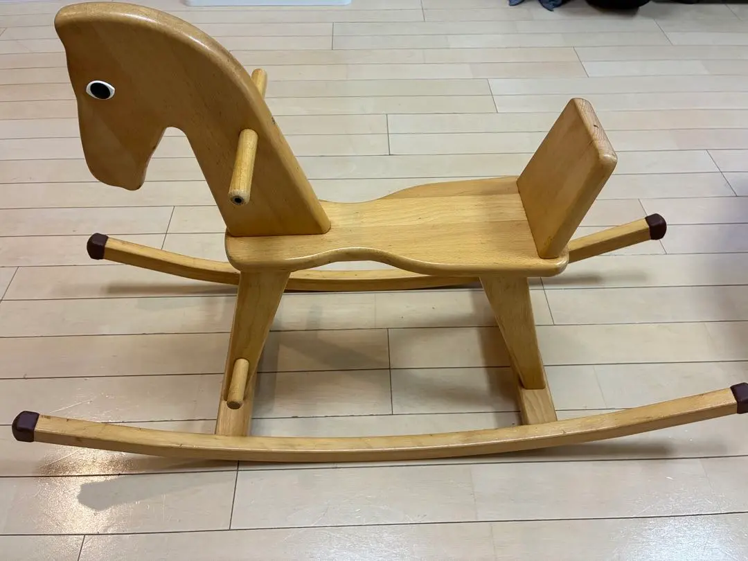 ゴイター Geuther ロッキングホース 木馬 ガード付き ボーネルンド ドイツのGeuther(ゴイター)社の枠付き木馬です。ブナ材の
