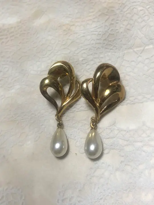 Thumbnail of earrings