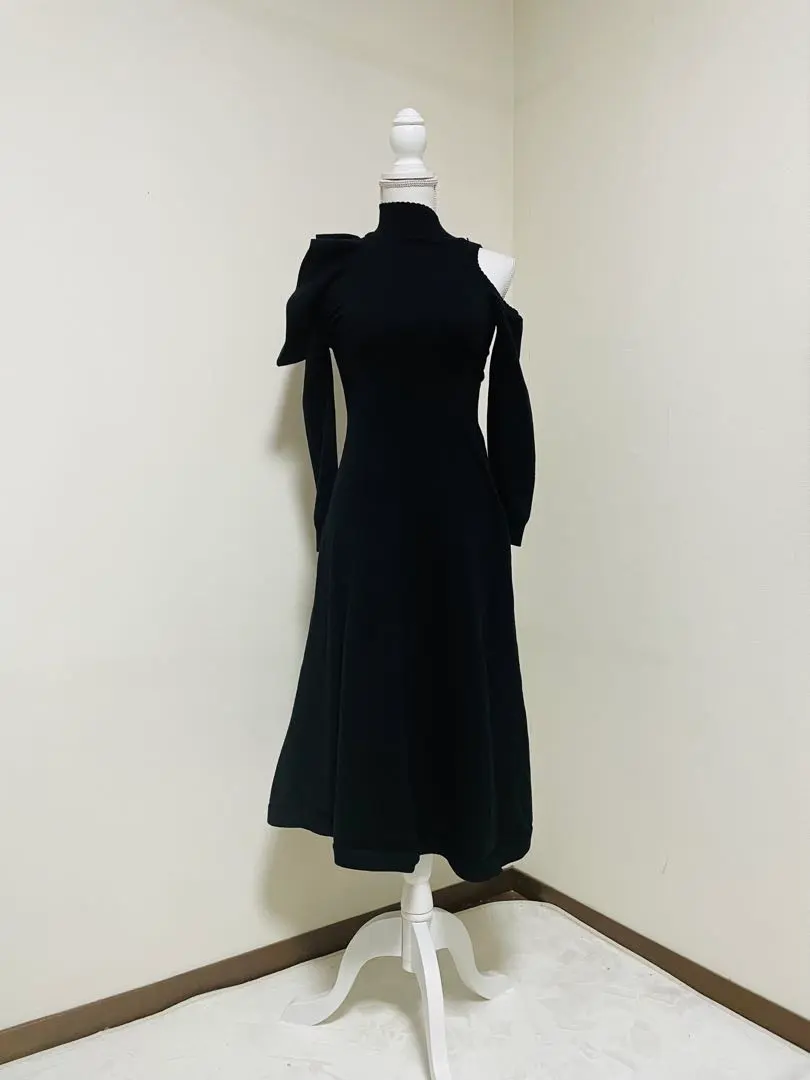 ※僅此一件※ LAMIA 不對稱黑色針織連衣裙 高領 荷葉袖 F 的縮圖