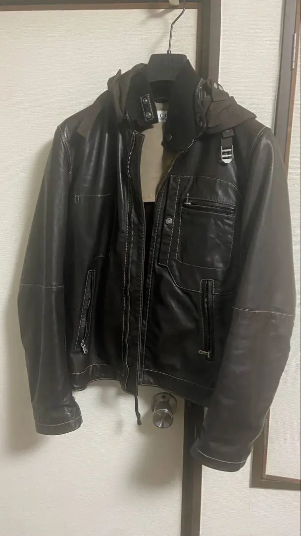 CP COMPANY フード付きレザージャケット サングラス付き ほぼ未着用 CP COMPANY フード付きレザージャケット サングラス付き ほぼ未