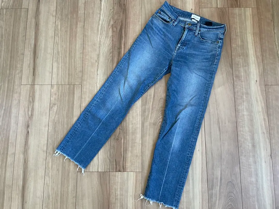 今期美品⭐︎ Gready Brilliant ベルト付カーヴィーデニム Gready Brilliant（グレディブリリアン）の「ベルト付カーヴィー