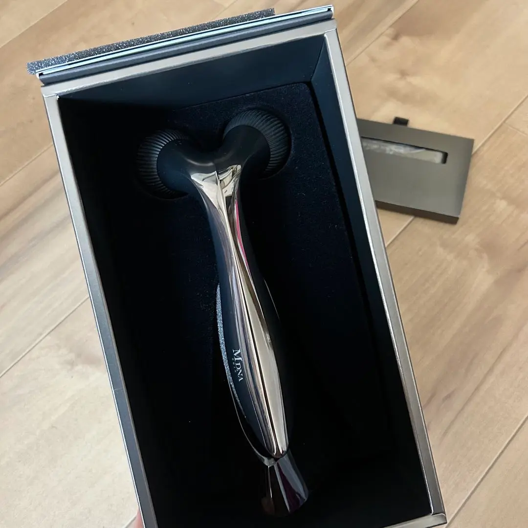 【新品未使用】MTG Refaオニキスブラック MDNA SKIN 美容ローラー オニキスブラック（美容ローラー） | MDNA SKIN