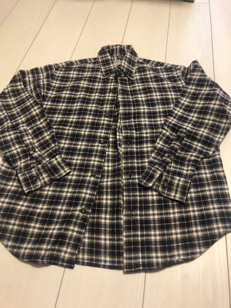 Thumbnail of Uniqlo shirt 150