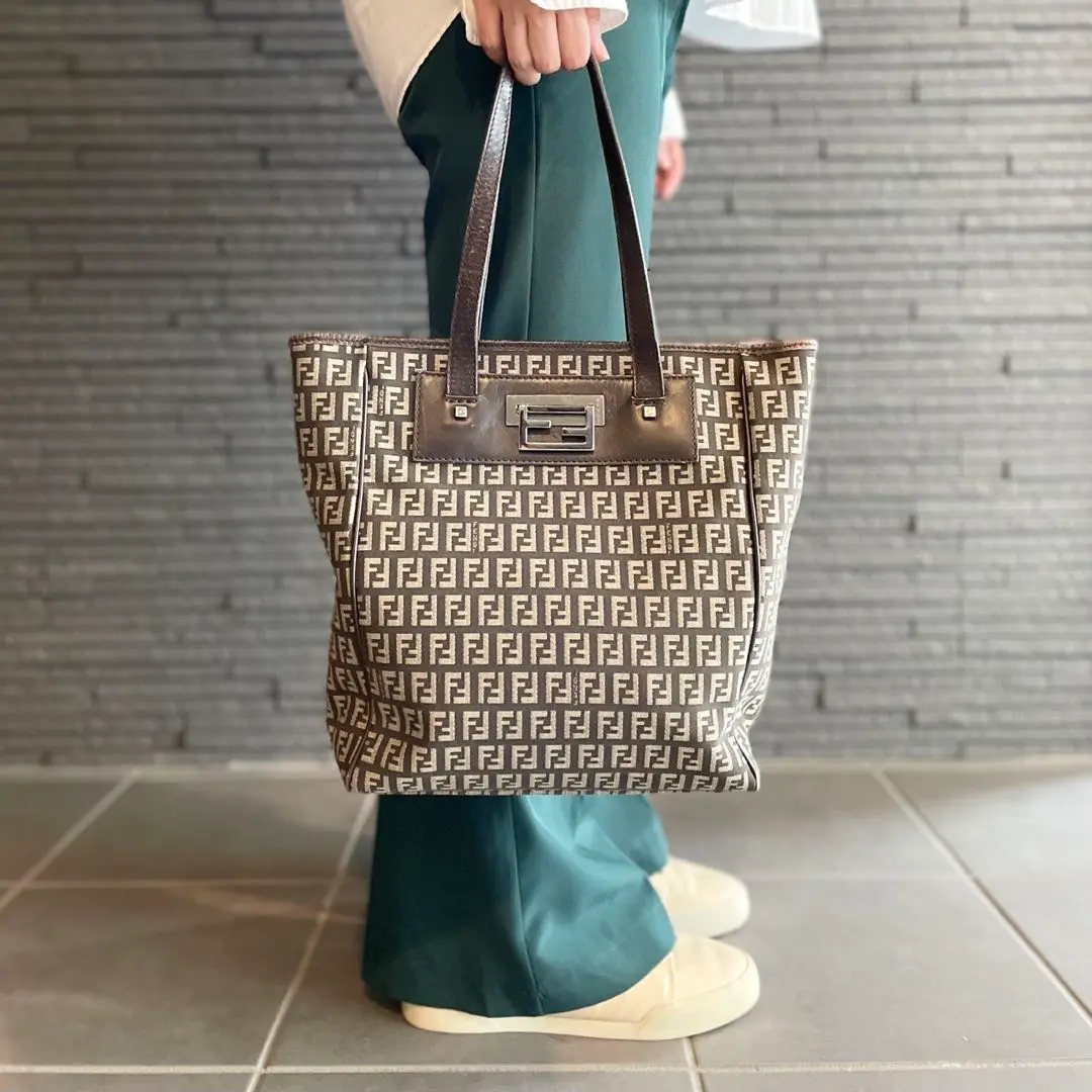 FENDI ダークグレー トートバッグ 保存袋付き 大容量 ズッカ