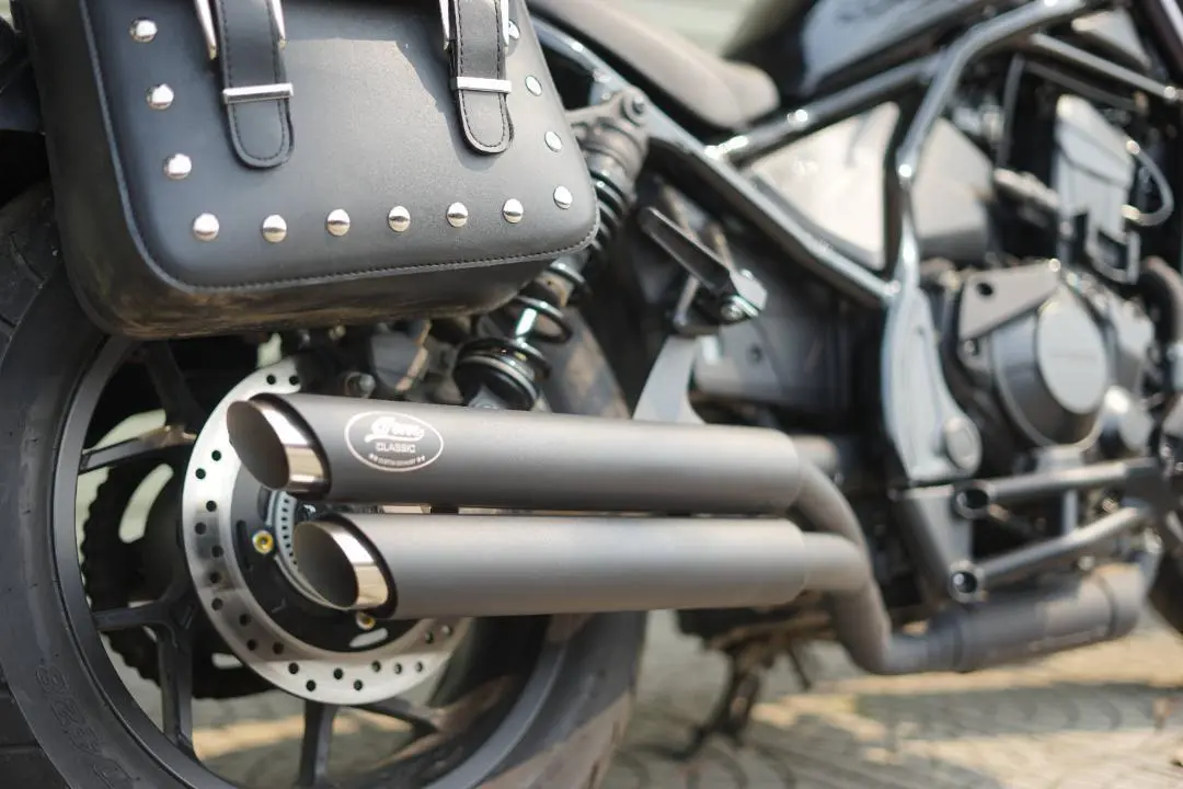 レブル1100 スリップオンマフラー　ほぼ未使用　サイレンサー内蔵 ホンダ レブル1100 <Rebel>スリップオンマフラー インナー