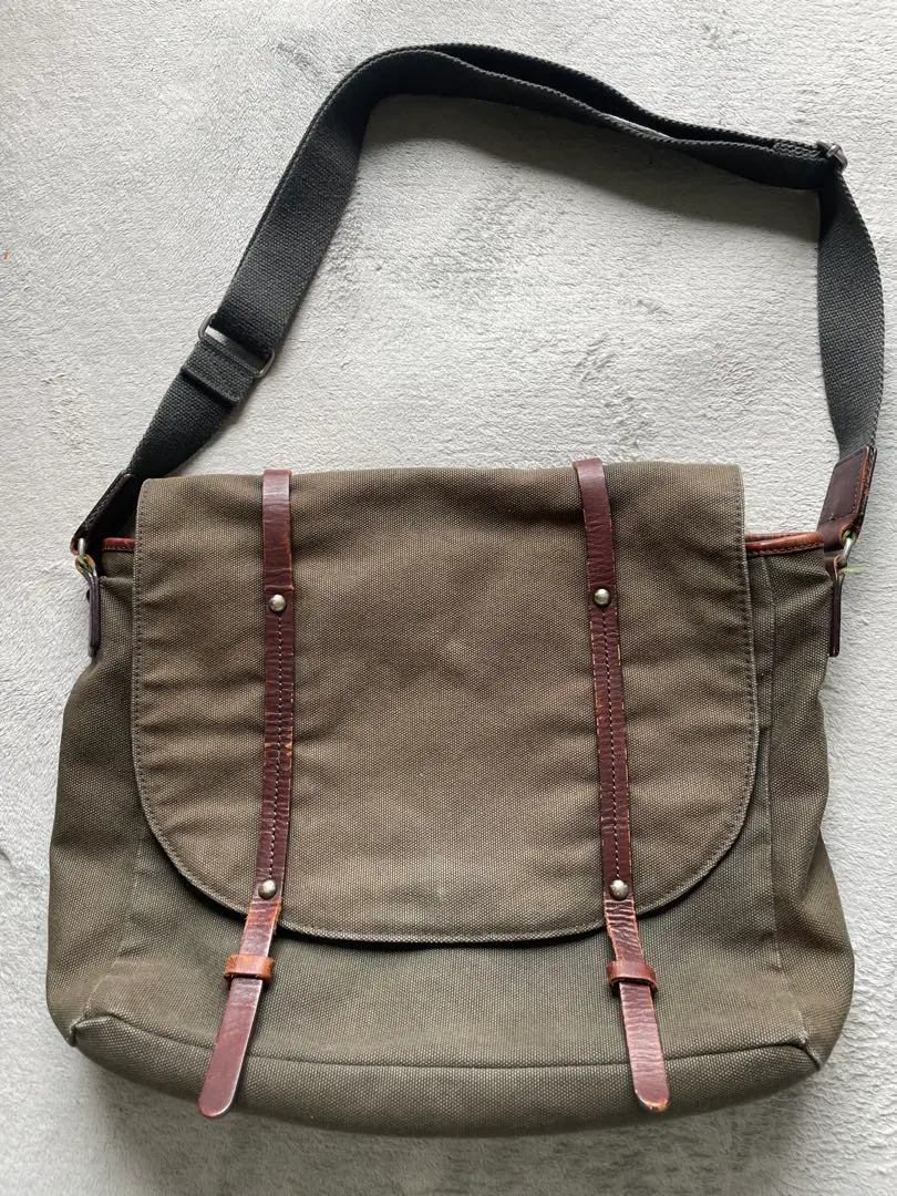 軍事風格肩背包 的縮圖