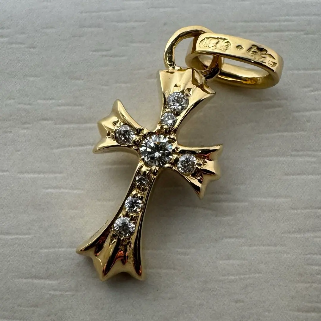 《全新未使用》K18 滿鑽十字架吊墜（附天然鑽石鑑定書） 的縮圖