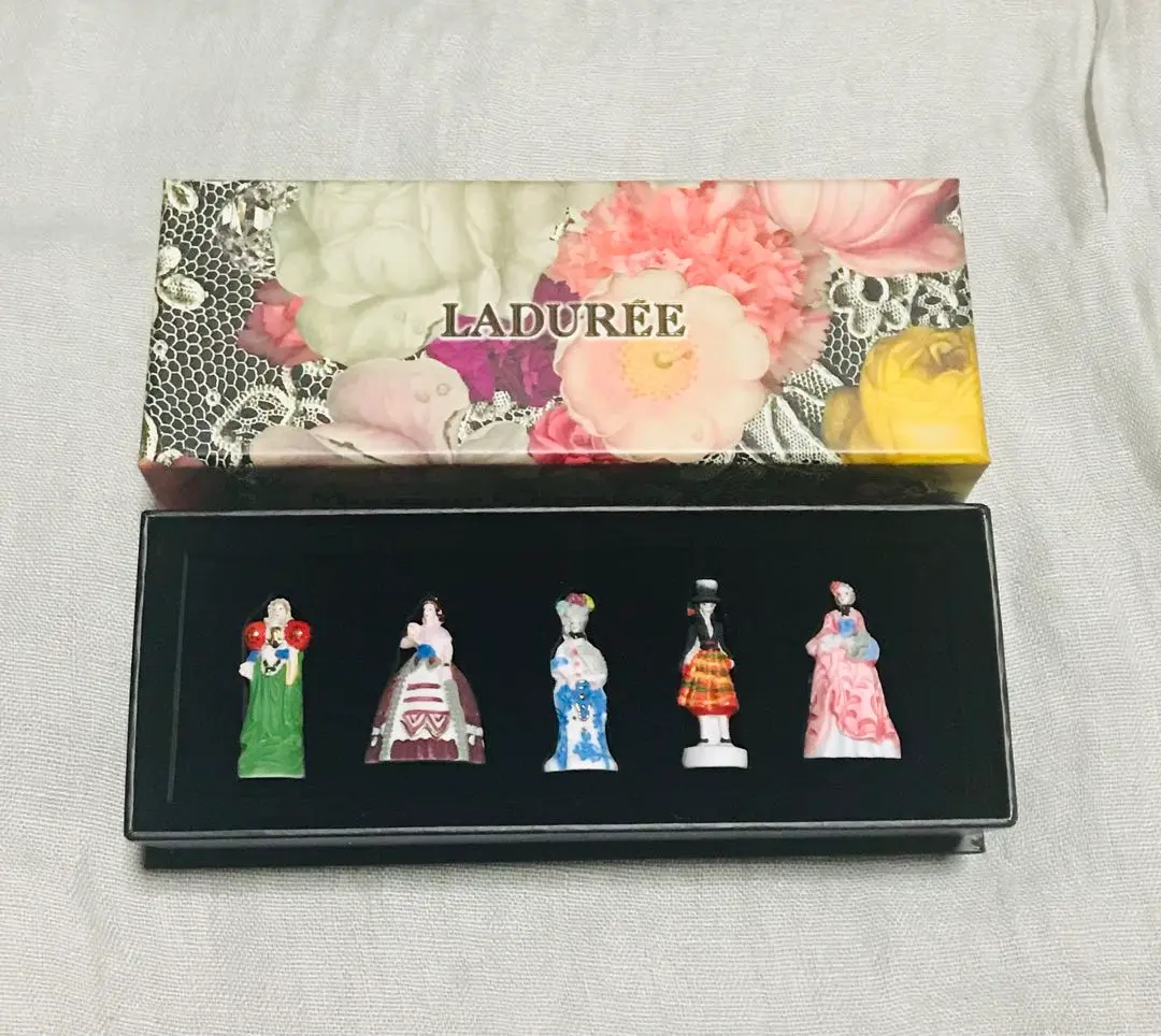 LADUREE x MELLERIO ラデュレ　2022年 フェーヴ　フェーブ フェーブ】花3個 箱付き - LADUREE MELLERIO 2022年 (M