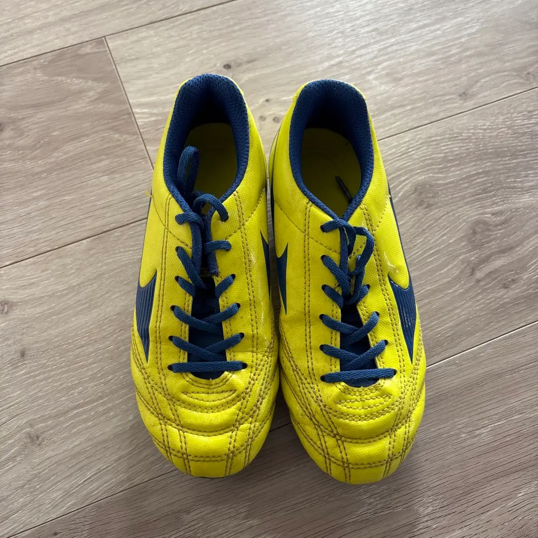 Thumbnail of Soccer shoes, yellow/navy