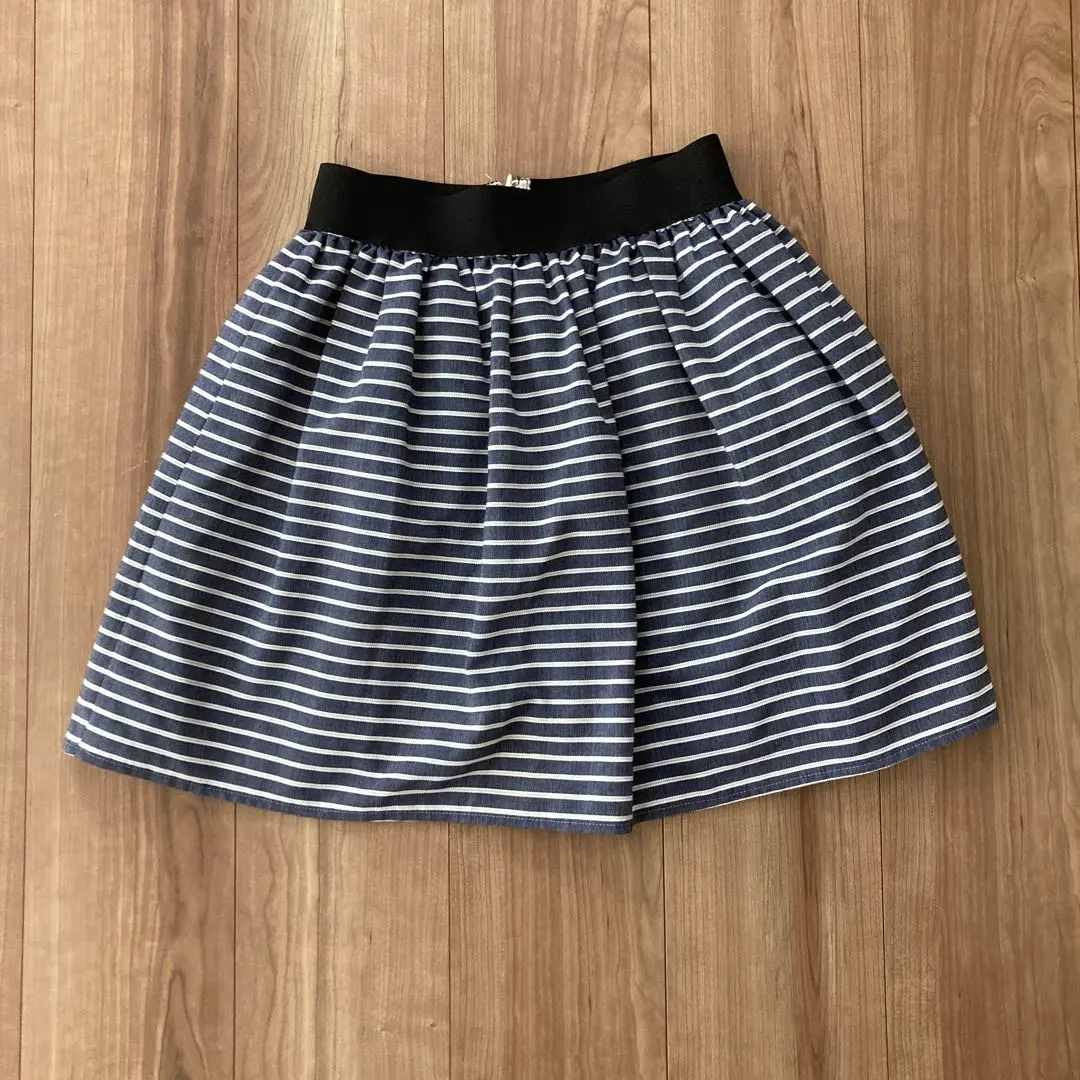 Thumbnail of Skirt, border, blue, blue