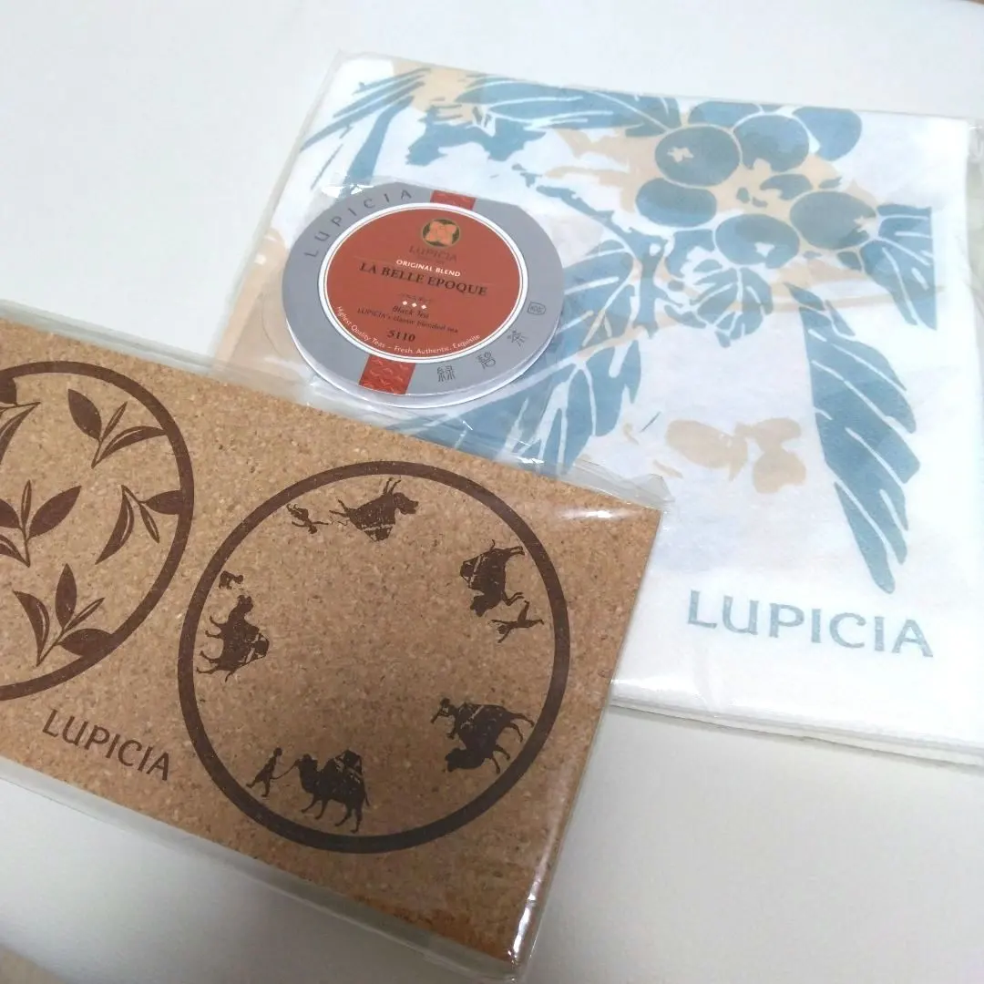 Thumbnail of LUPICIA 3-piece set: sticky notes, 5 paper napkins, 2 coasters