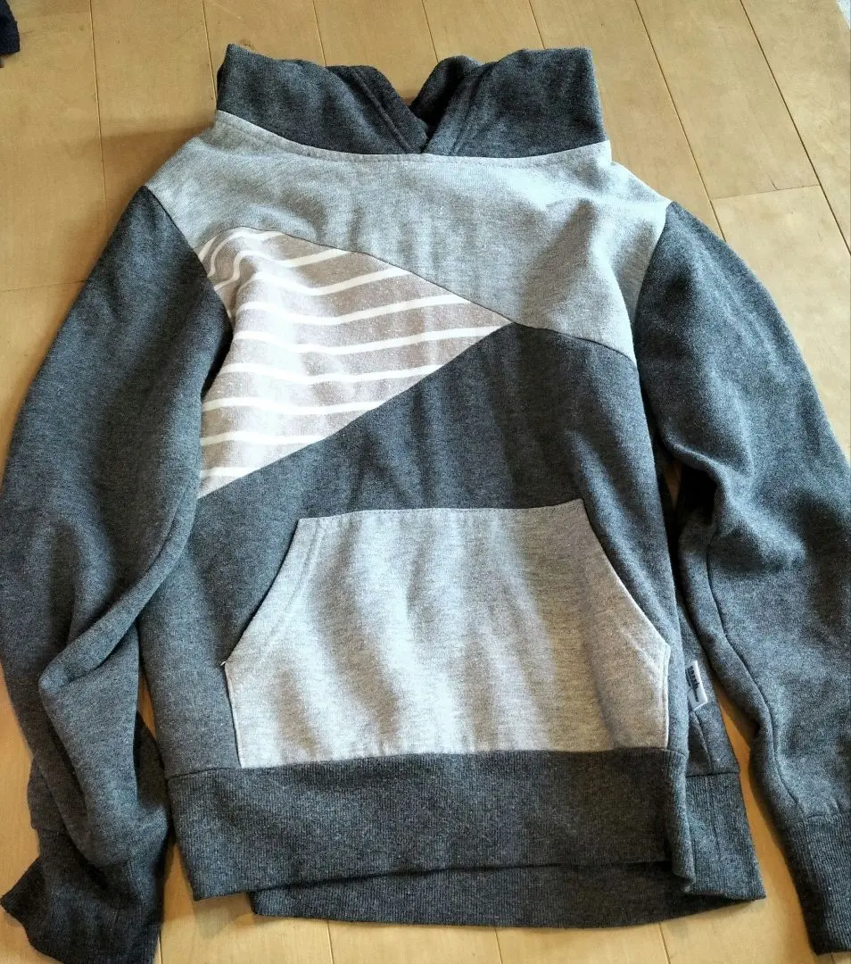 Thumbnail of earth music&ecology gray hoodie