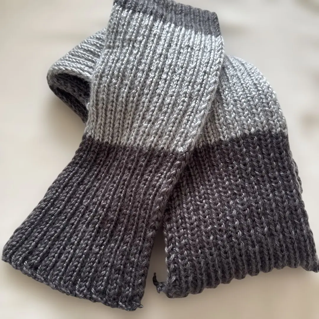 Thumbnail of Hand-knitted muffler ☆ Dark gray and light gray