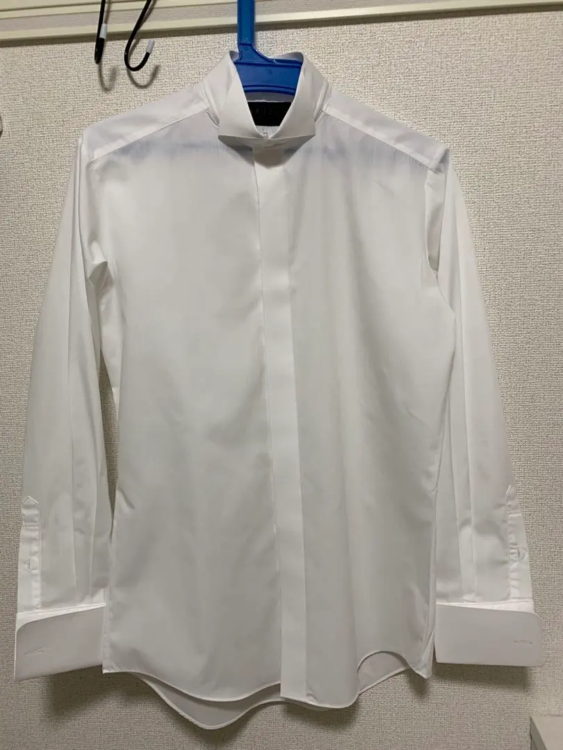Thumbnail of Groom's shirt, size M * Wing collar shirt