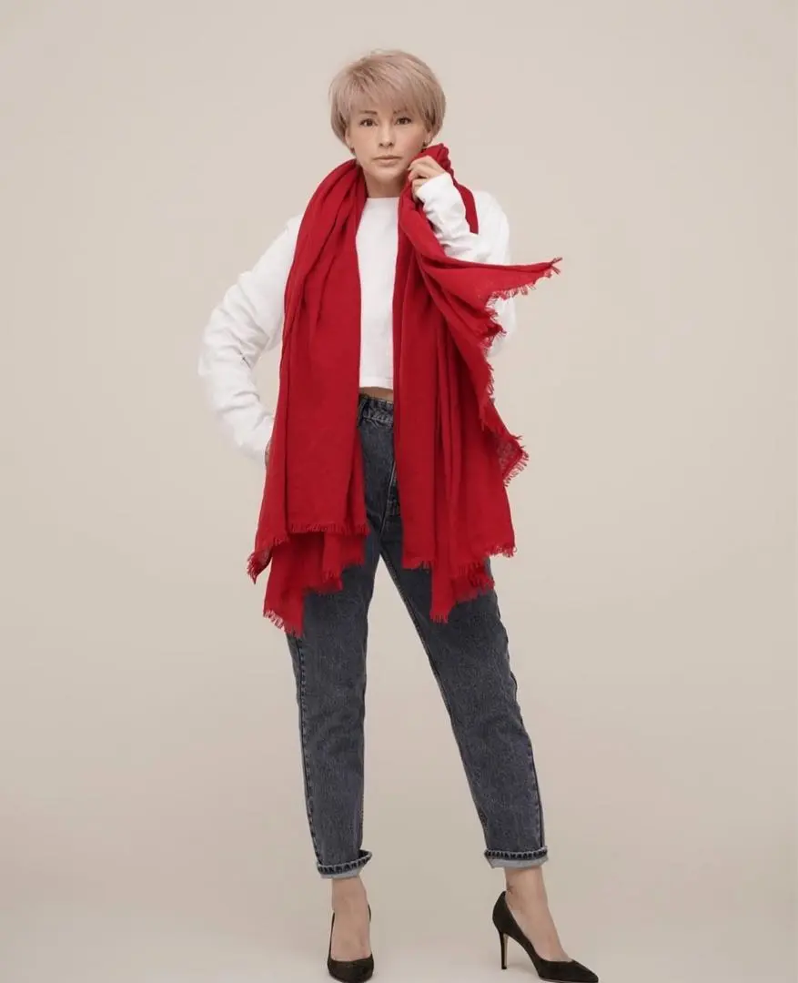 梅宮アンナ⭐︎anmo カシミヤストール白 梅宮アンナ、自身初となる完全プロデュースのアパレルブランド