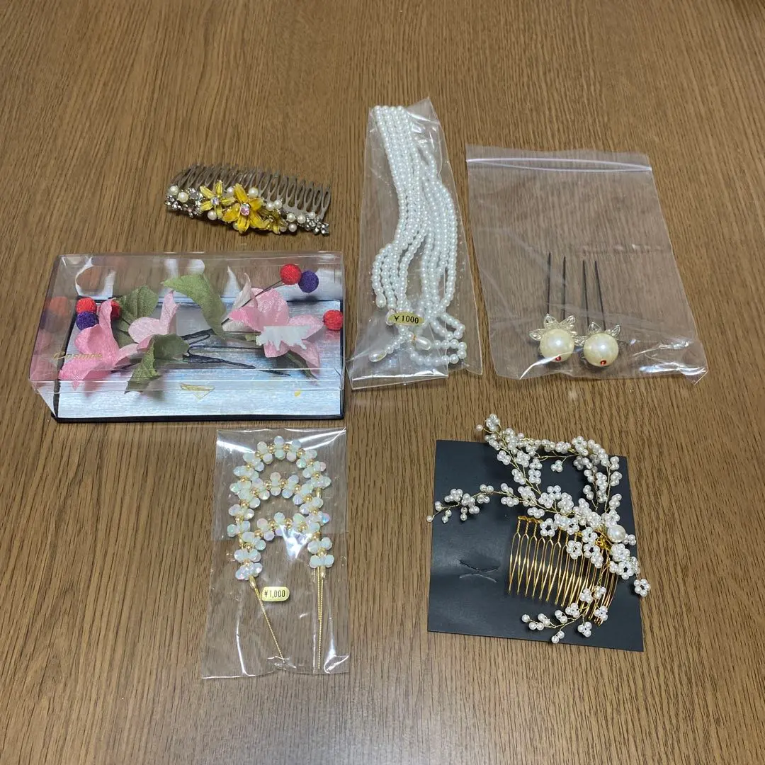 Thumbnail of Japanese Hair Ornament Set: Kanzashi, Comb, Pins - 6 Pieces
