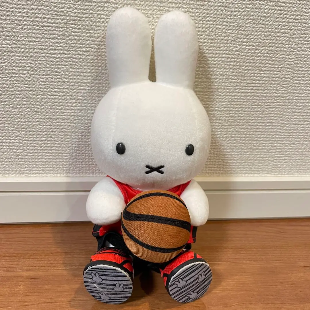 【美品】バスケットボール ミッフィー ぬいぐるみ 2024年8月3日(土)より発売予定!miffy style限定