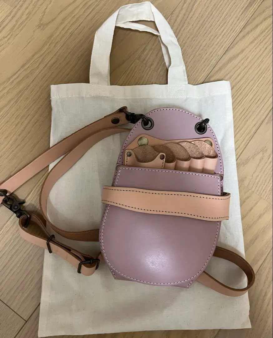 蘭　手染めチョコ、蝶型押しピンクベージュのシザーケース b9e02dce48cdc6f4402d276ad440d6