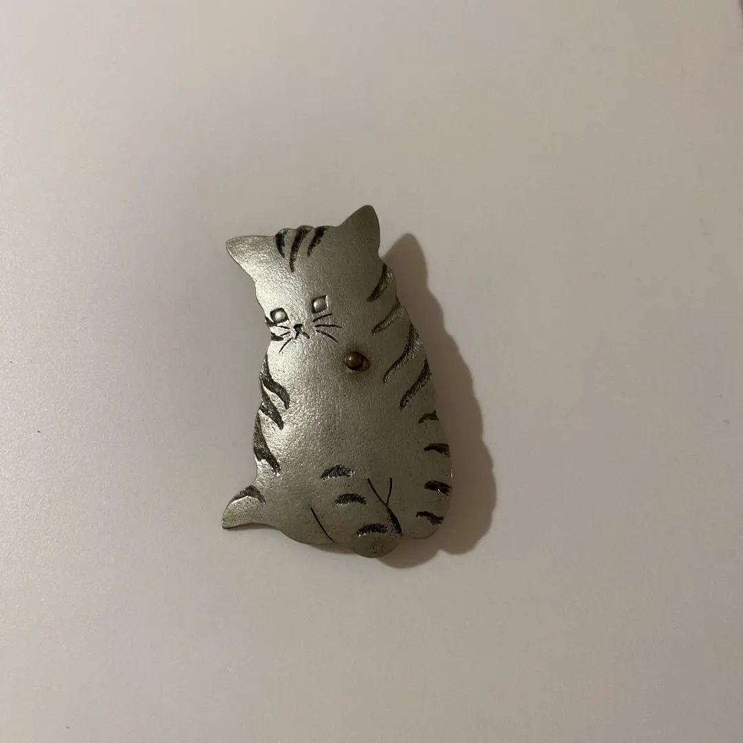 Thumbnail of Final Price: Vintage Silver Cat Brooch