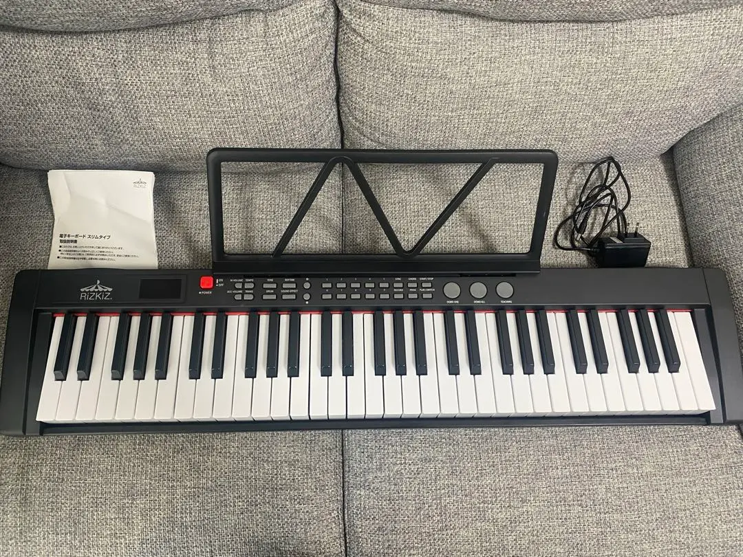 Amazon | RiZKiZ 電子キーボード 【61鍵盤】 350種類の楽器音色