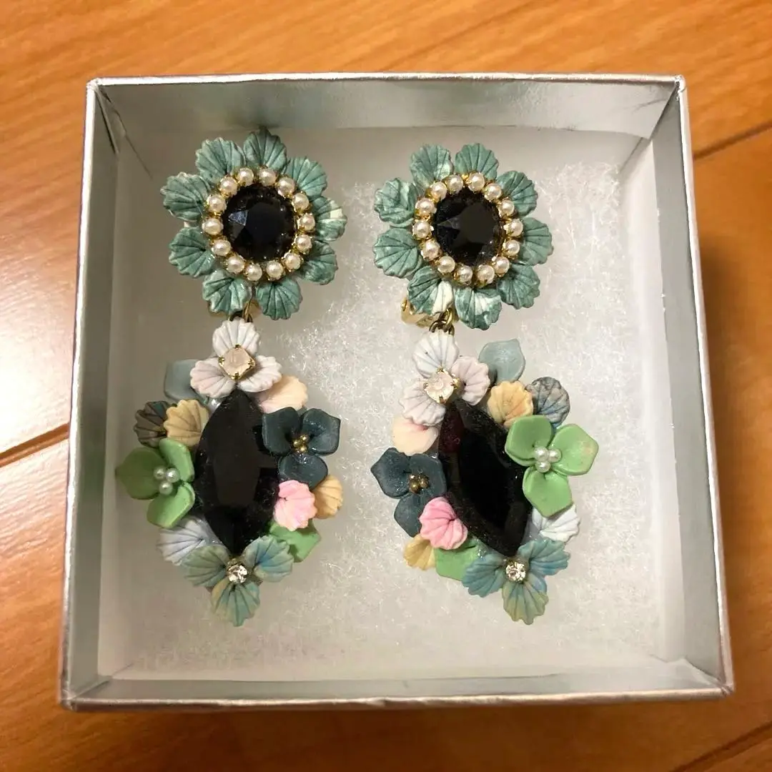 makaris flower マカリス フラワーピアス