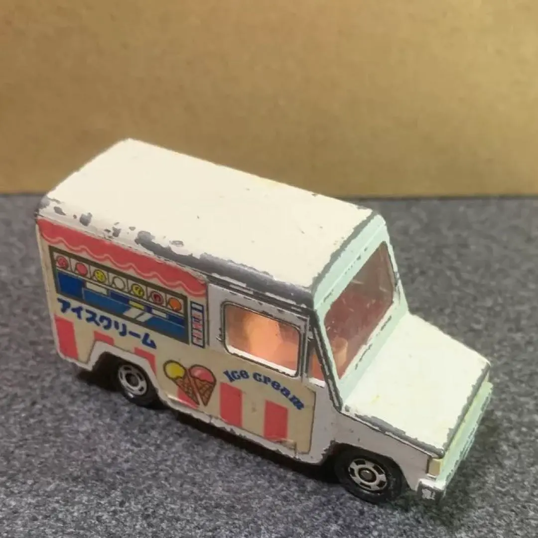 Thumbnail of Takara Tomy Tomica Isuzu Hi-PAC Van (High Pack Van) - Made in Japan