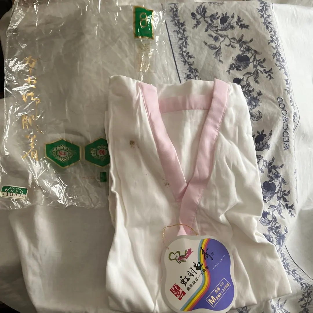 Thumbnail of New, Highest Quality Gauze Undergarment, Japanese-style Front Closure, Nijiba (Rainbow Feather) M Size, Nagajuban (Long Underwear) White/Pink