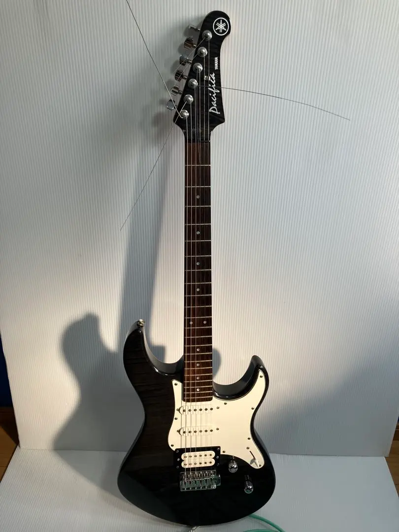 Yamaha Pacifica212vfm 電吉他 黑色 的縮圖