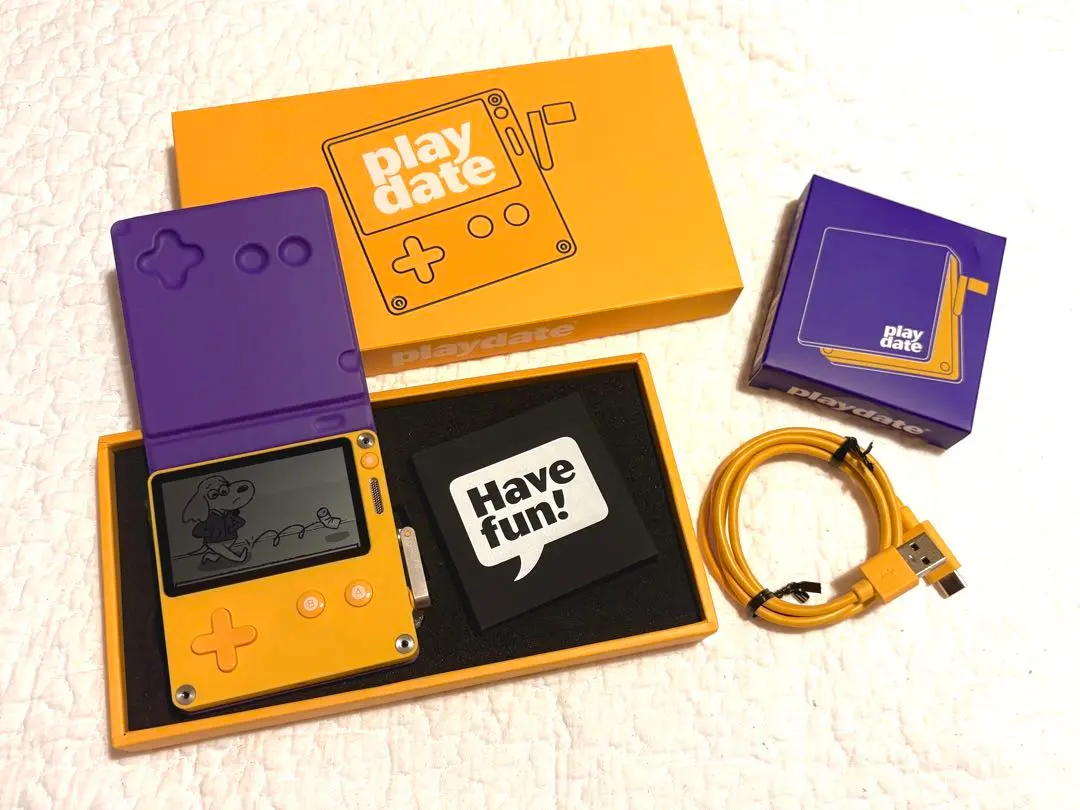 【中古】Playdate プレイデート＋カバーセット Playdate ゲーム機 新色カバー付き