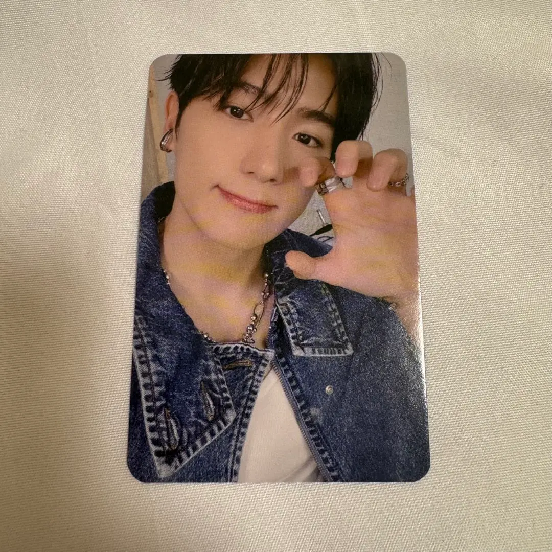 Thumbnail of THE BOYZ a;effect whoop Trading Card Hyunjae