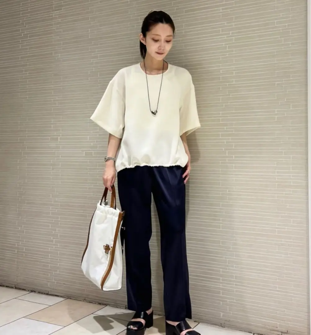 ユナイテッドアローズ　COMFY ドロストヘム 五分袖 ブラウス　トップス UNITED ARROWS（ユナイテッドアローズ）の「COMFY ドロストヘム