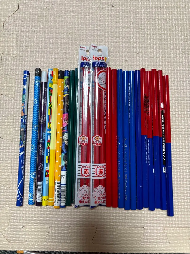 Thumbnail of 2B pencils, red and blue pencil set