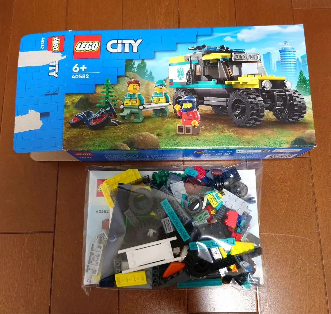☆出品 Amazon.co.jp: LEGO 40582 4x4 Off-Road Ambulance Rescue - Új