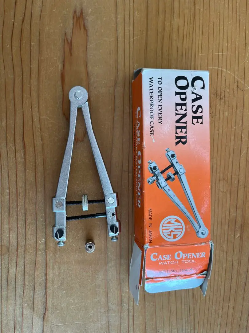 SEIKOS-212マルチケースホルダーMKS製ケースオープナー19400セット MKS clock tool made by Meiko 2-claw type side opening device