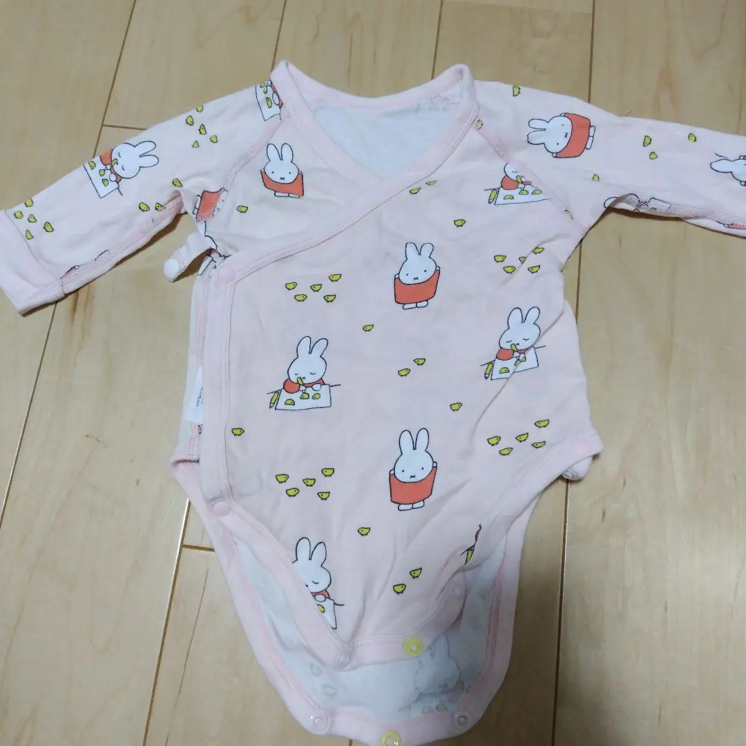 Thumbnail of UNIQLO bodysuit