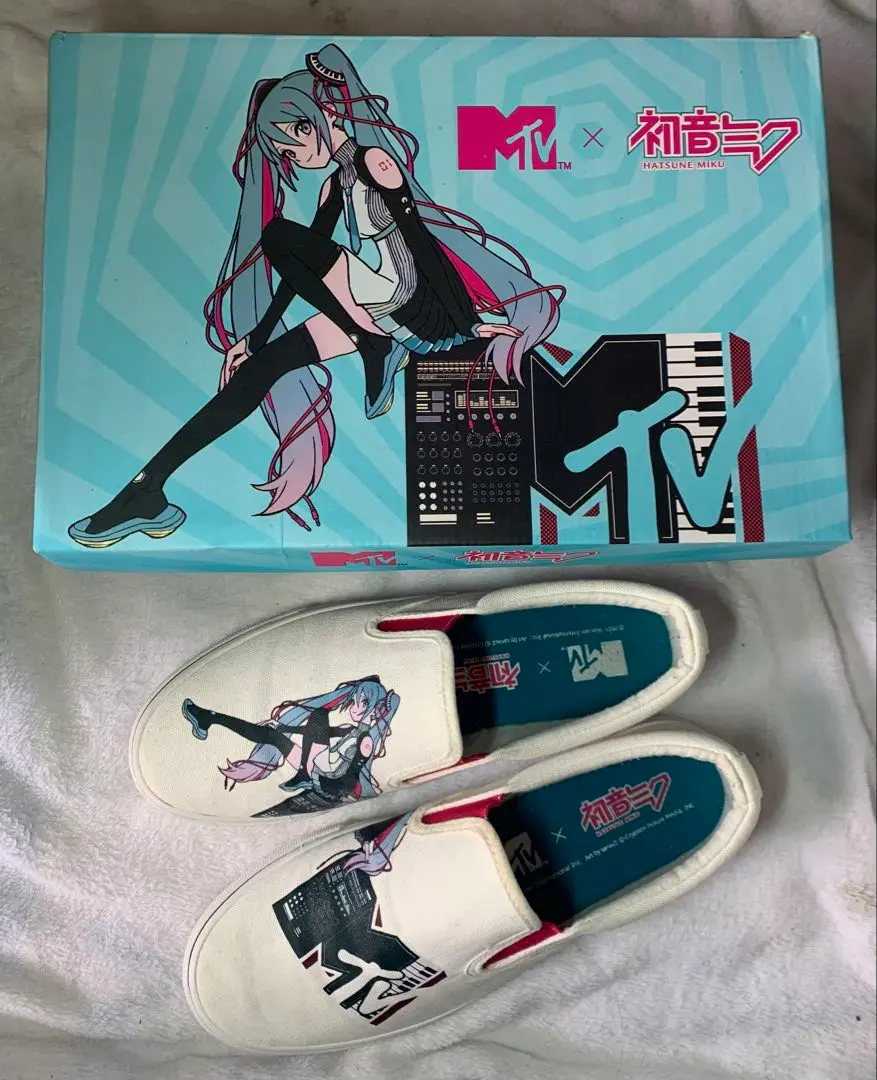 初音ミク　靴紐 結ばなくてもいい靴紐 COOLKNOT（クールノット）からEVANGELION