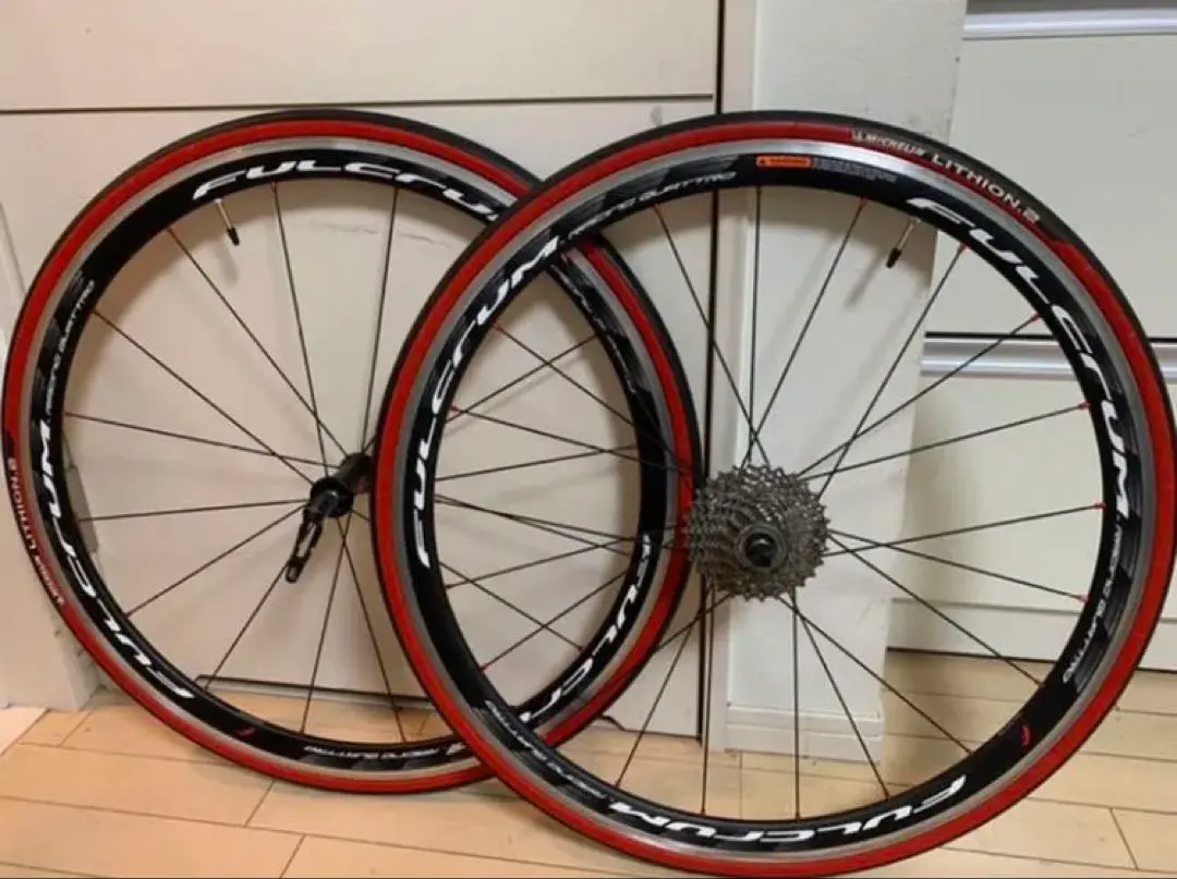 美品 フルクラム クアトロ カーボンホイール前後 スプロケ&タイヤ付き 700C 扱いやすいリムハイトのカーボンホイール！FULCRUM レーシング