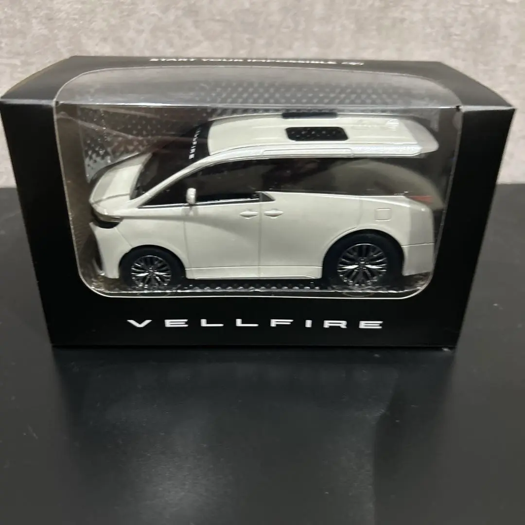 【非売品】ヴェルファイア　ホワイト ミニカー　1/30スケール Amazon.co.jp: 1/30 ミニカー 新型ヴェルファイア 前期 カラー