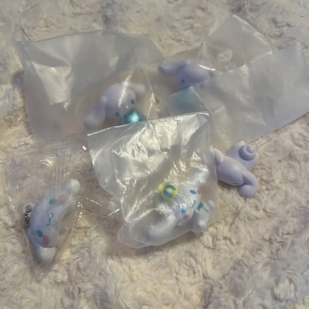 Thumbnail of Cinnamon Roll Gashapon Figure Set of 5