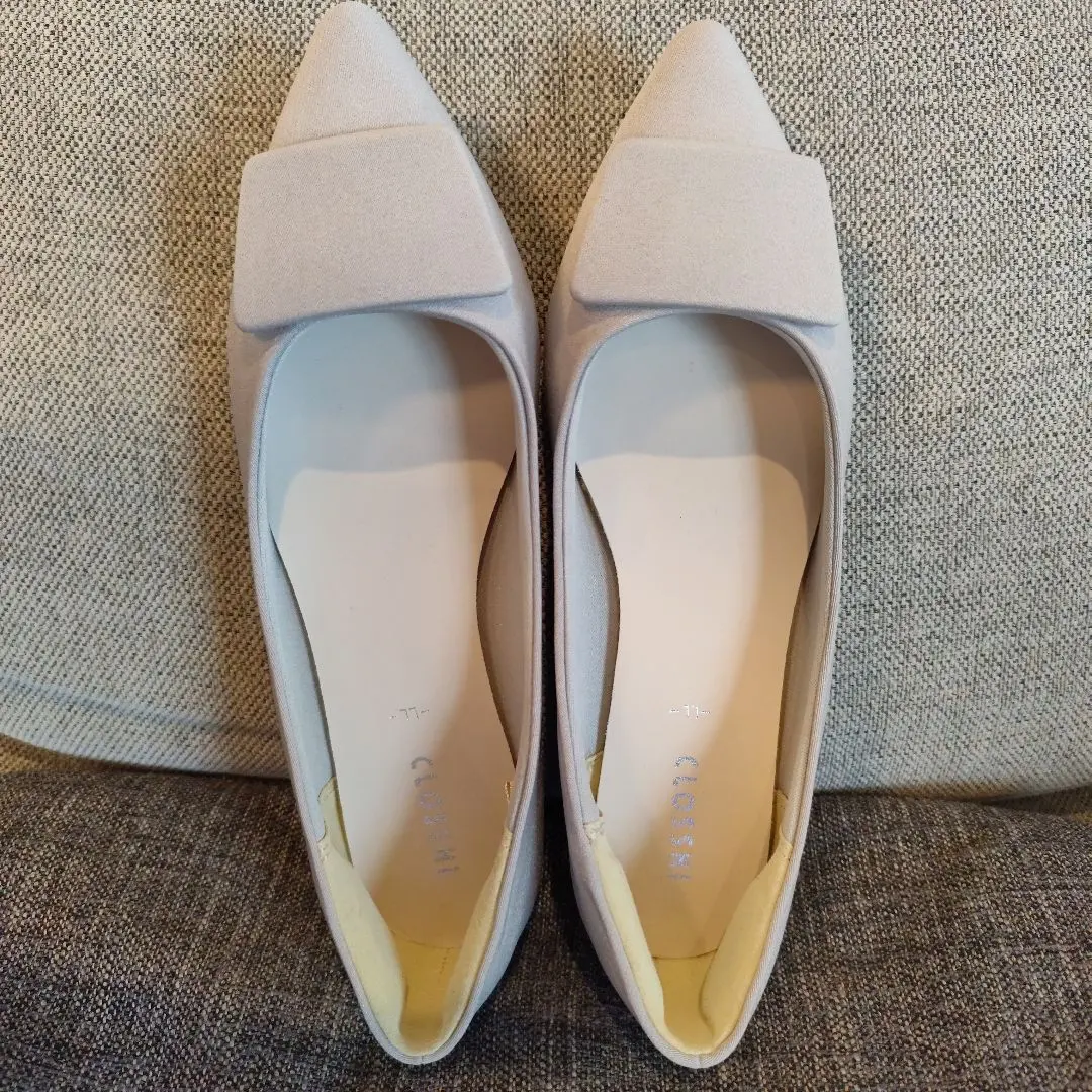 Thumbnail of Light gray flat shoes, road shoes, pumps