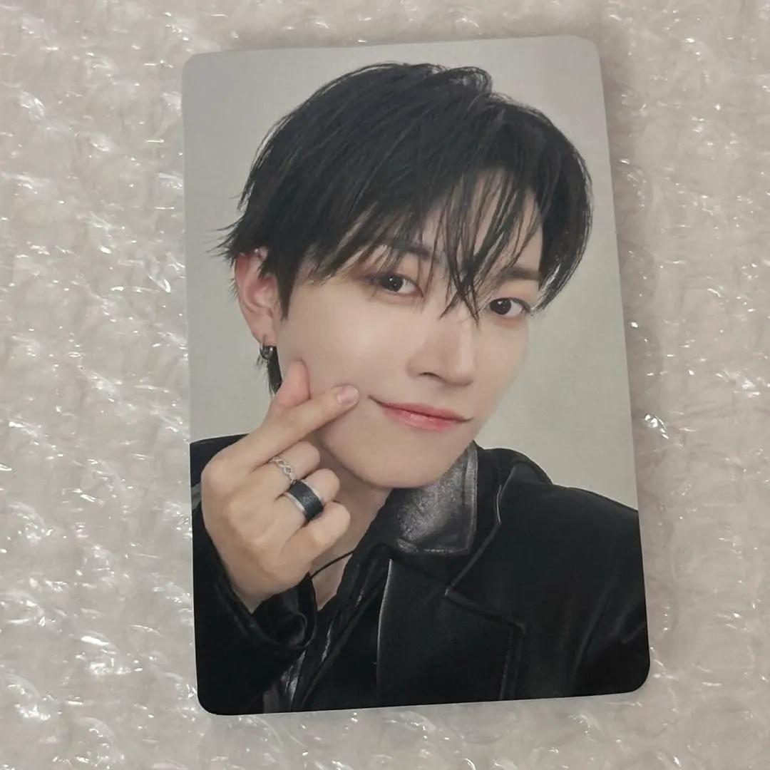 Thumbnail of ATEEZ Tower Records Lucky Draw Hongjoong trading card