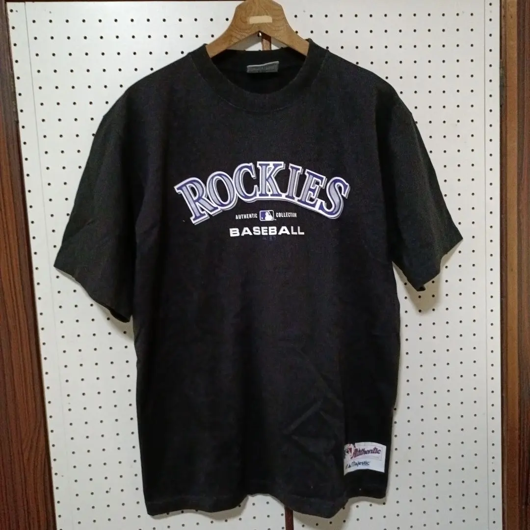 Thumbnail of Majestic MLB ROCKIES shirt, thick material, black, vintage, black