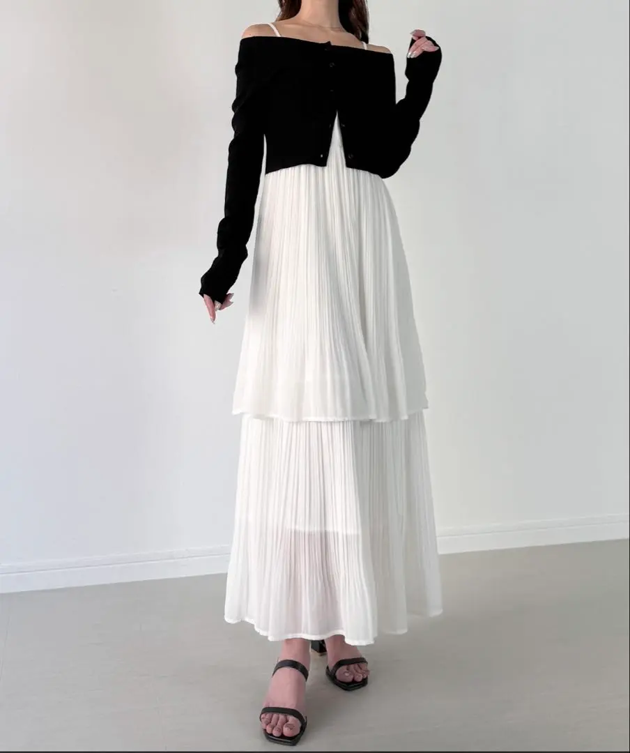 JUNOAH 半露肩針織外套 + 百褶拼接吊帶連衣裙 set 的縮圖