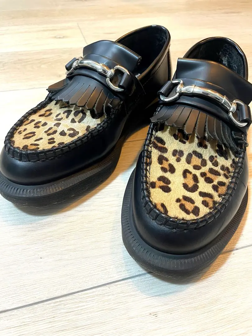 Dr.Martens 豹紋樂福鞋 ADRIAN SNAFFLE 的縮圖