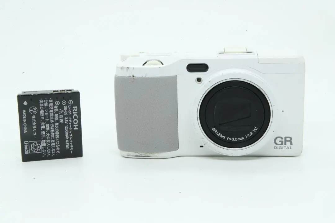 限定品 完動美品 RICOH GR DIGITAL IV ホワイト 動作確認済 写真で見る写真で見るリコーGR DIGITAL IVホワイトエディション