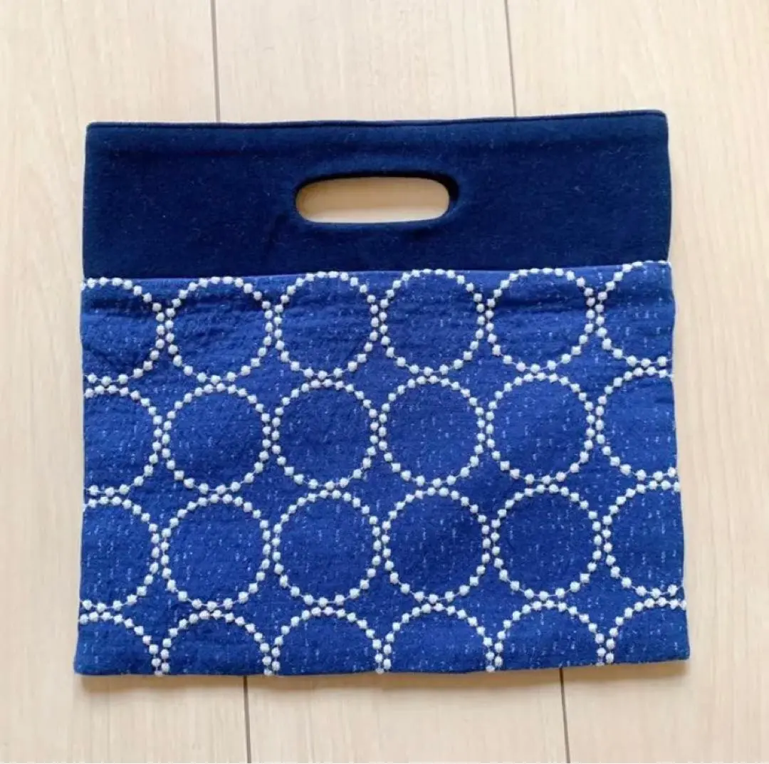 【美品】ミナペルホネン フラッグバッグ giadiano クラッチ 刺繍 美品】ミナペルホネン フラッグバッグ giadiano クラッチ 刺繍