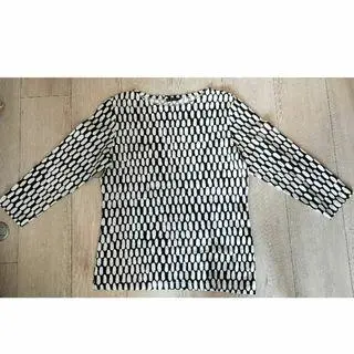 Thumbnail of Geometric Pattern Five-Sleeve Tunic