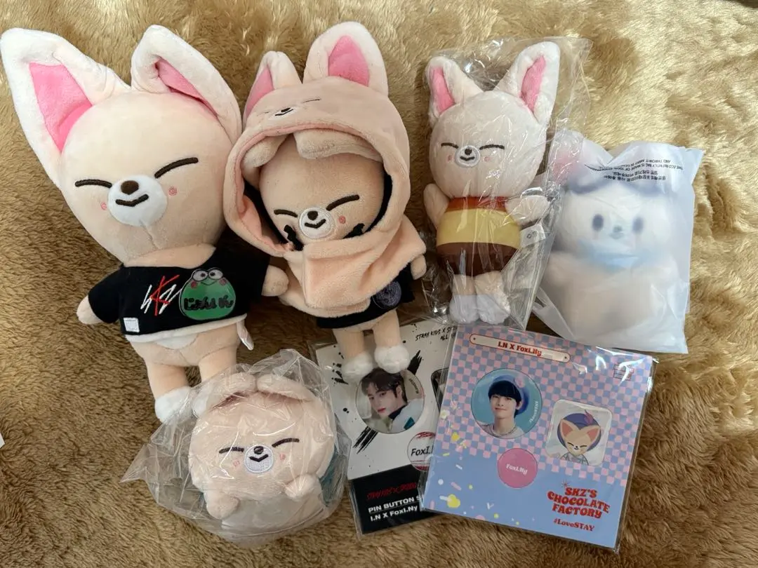 Thumbnail of Stray Kids I.N FoxI.Ny Trading Card & Plush Set
