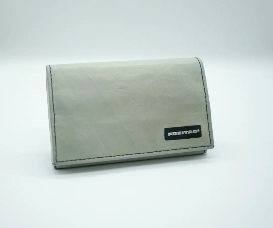 財布・ケース・小物入れ FREITAG F554 MAX WALLET silver 楽天市場】フライターグ FREITAG 二つ折り財布 F554 MAX WALLET