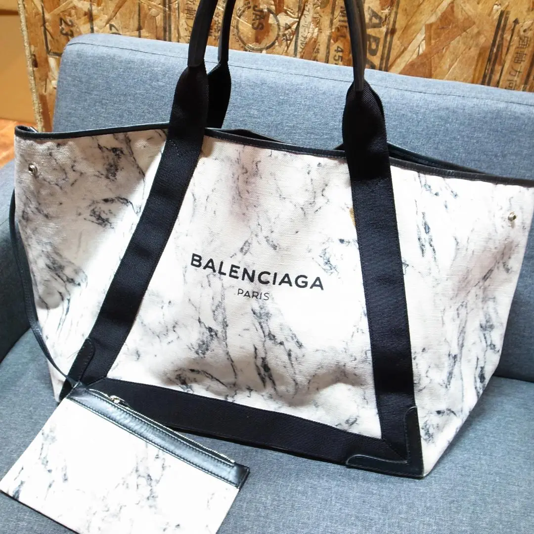 【極美品】最終値下げBALENCIAGAネイビーカバS 極美品】最終値下げBALENCIAGAネイビーカバS - メルカリ